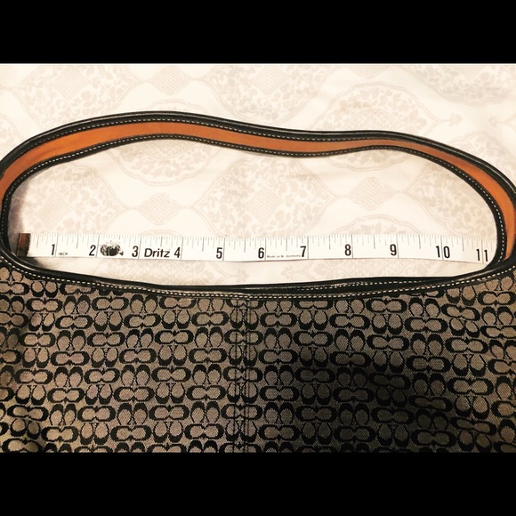 DON’T MISS THIS⭐️Coach Signature Hobo⭐️ - Picture 7 of 8